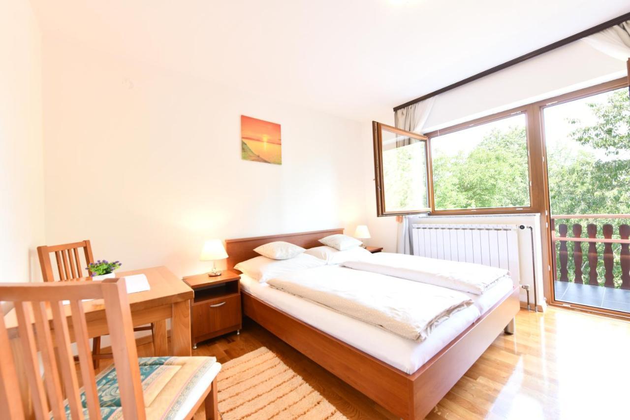 Apartment And Rooms Ivancica Seliste Dreznicko Esterno foto