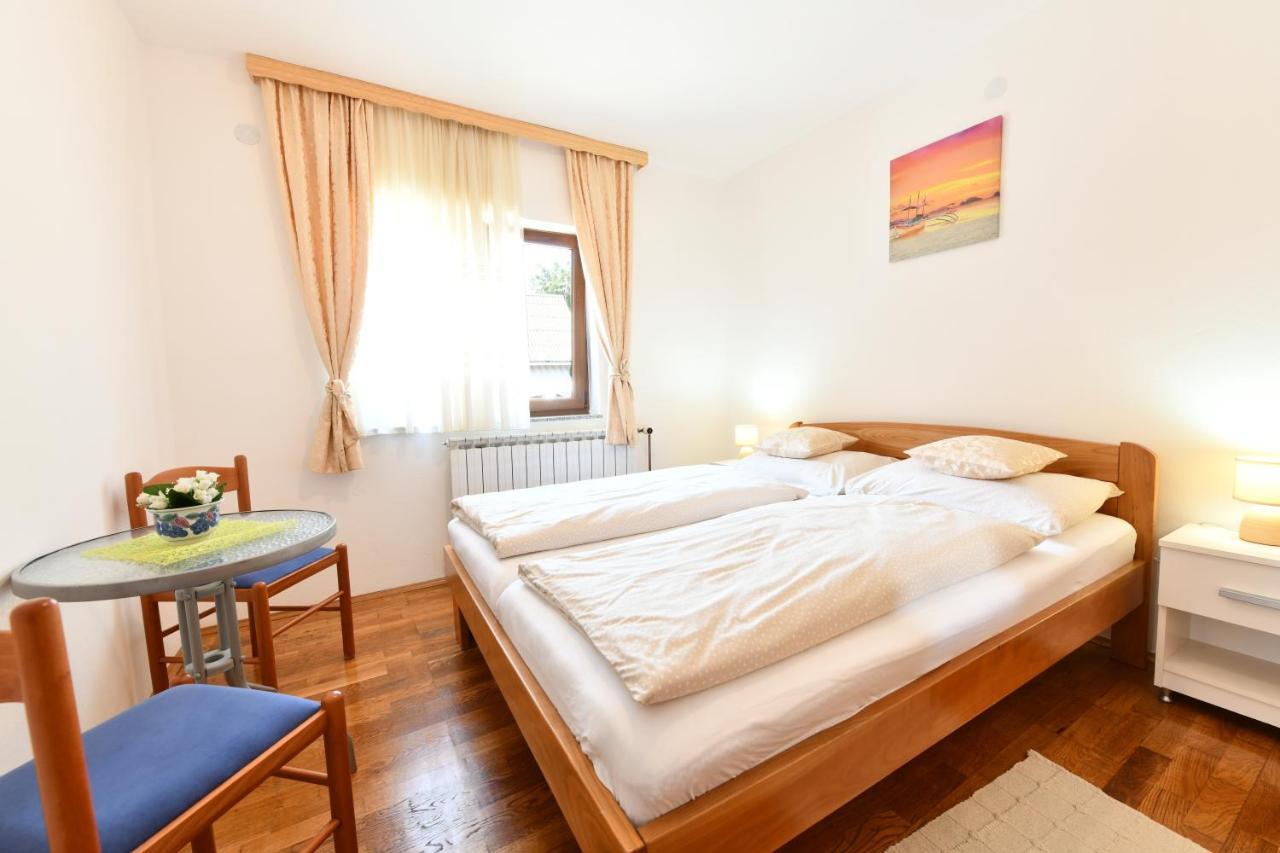 Apartment And Rooms Ivancica Seliste Dreznicko Esterno foto