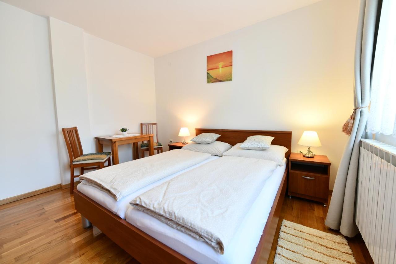 Apartment And Rooms Ivancica Seliste Dreznicko Esterno foto