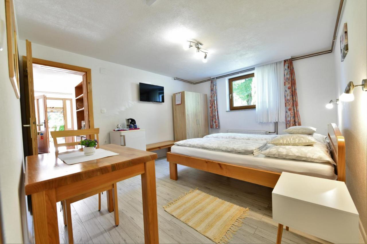 Apartment And Rooms Ivancica Seliste Dreznicko Esterno foto