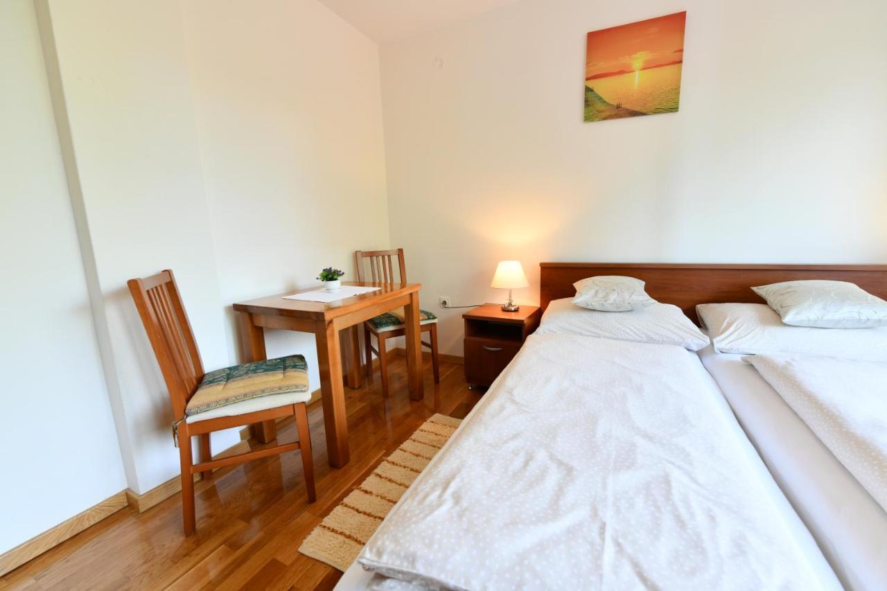 Apartment And Rooms Ivancica Seliste Dreznicko Esterno foto