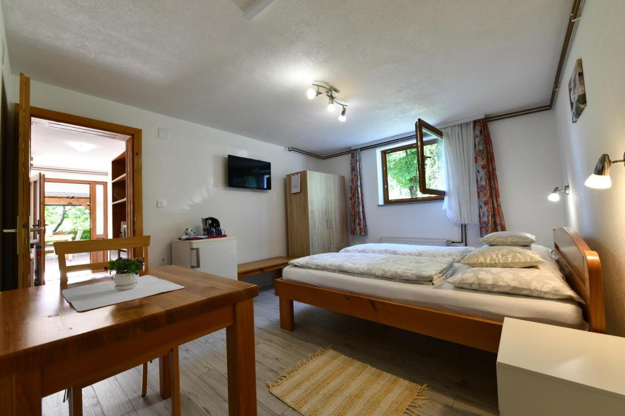 Apartment And Rooms Ivancica Seliste Dreznicko Esterno foto