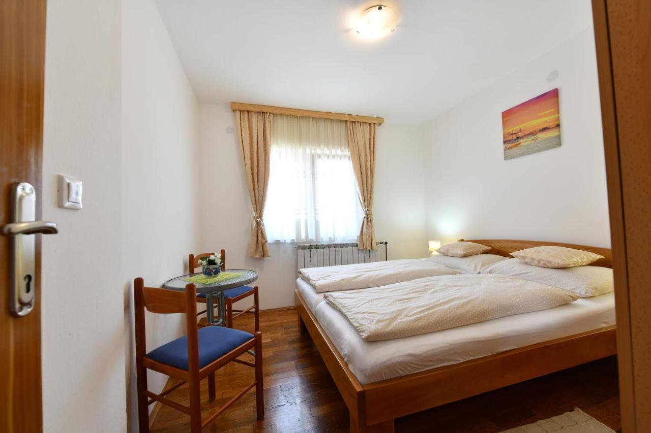 Apartment And Rooms Ivancica Seliste Dreznicko Esterno foto