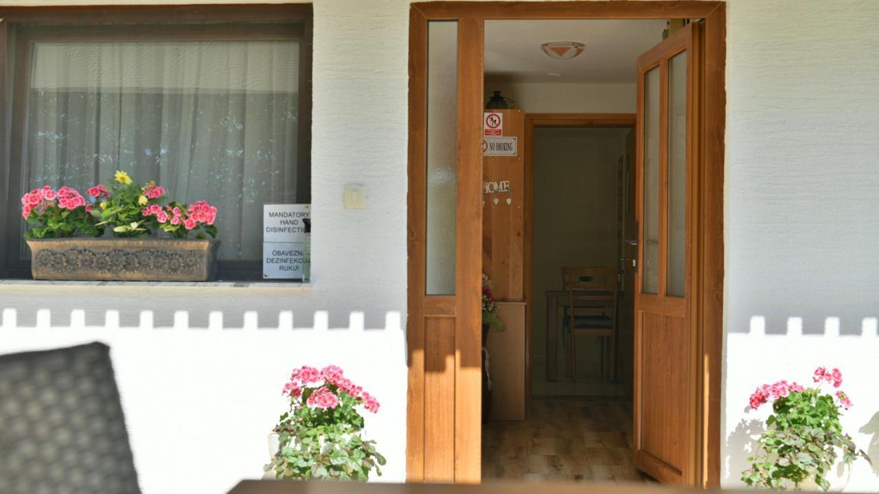 Apartment And Rooms Ivancica Seliste Dreznicko Esterno foto